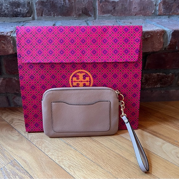 Tory Burch Tan Pebbled Leather Perry Bombe Wristlet - Picture 4 of 13